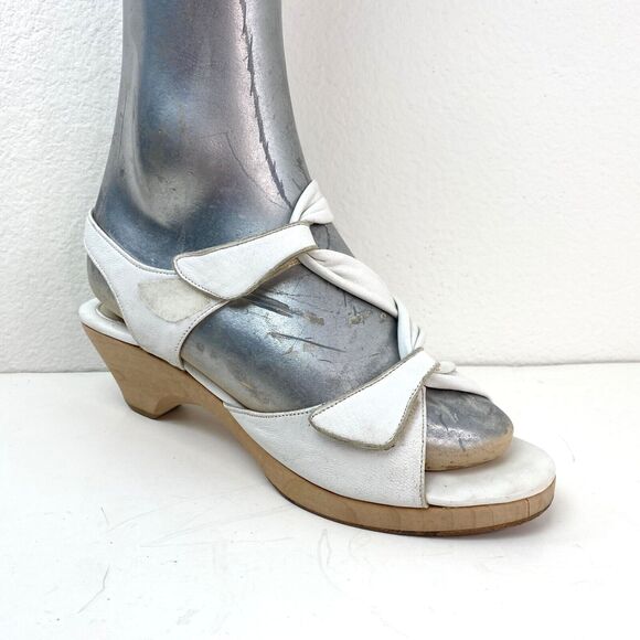 White Leather Chocolat Wood Soles Sandals Size 8 Hook n Loop Straps Boho Y2K - Picture 3 of 11